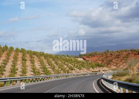 Strada attraverso le montagne della Sierra Nevada, Andalusia, Spagna. Foto Stock