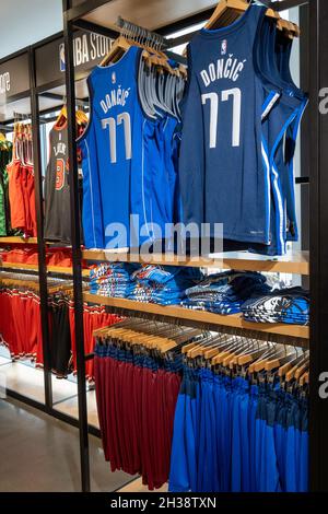 NBA flagship store per le squadre di basket professionisti Merchandising, New York City, USA Foto Stock