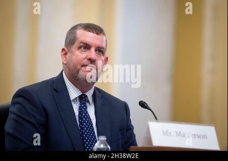 Washington, Stati Uniti d'America. 26 ottobre 2021. Matt Masterson, non-Resident Fellow, Internet Observatory, Stanford University, appare davanti a un Comitato del Senato sulle regole e l'amministrazione per un'audizione per esaminare le minacce emergenti per l'amministrazione elettorale, nel Russell Senate Office Building a Washington, DC, Martedì, 26 ottobre 2021. Credit: Rod Lammey/CNP/Sipa USA Credit: Sipa USA/Alamy Live News Foto Stock