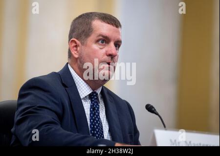 Washington, Stati Uniti d'America. 26 ottobre 2021. Matt Masterson, non-Resident Fellow, Internet Observatory, Stanford University, appare davanti a un Comitato del Senato sulle regole e l'amministrazione per un'audizione per esaminare le minacce emergenti per l'amministrazione elettorale, nel Russell Senate Office Building a Washington, DC, Martedì, 26 ottobre 2021. Credit: Rod Lammey/CNP/Sipa USA Credit: Sipa USA/Alamy Live News Foto Stock