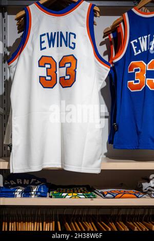 NBA flagship store per le squadre di basket professionisti Merchandising, New York City, USA Foto Stock