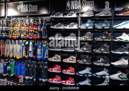 NBA flagship store per le squadre di basket professionisti Merchandising, New York City, USA Foto Stock