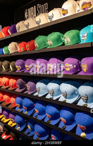 NBA flagship store per le squadre di basket professionisti Merchandising, New York City, USA Foto Stock