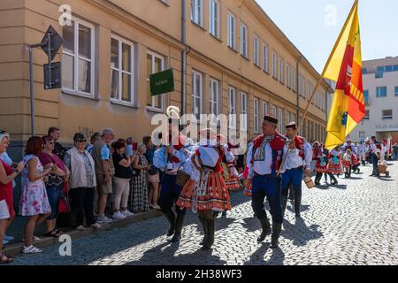 UHERSKE HRADISTE, REPUBBLICA CECA - Sep 27, 2021: Il popolo al festival del vino a Uherske Hradiste, Moravia meridionale. Foto Stock