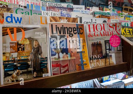 Barnes & Noble Booksellers sulla Fifth Avenue a New York City ha una grande selezione di prodotti, Stati Uniti Foto Stock