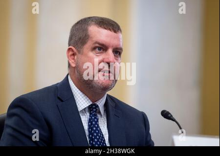 Washington, Stati Uniti d'America. 26 ottobre 2021. Matt Masterson, non-Resident Fellow, Internet Observatory, Stanford University, appare davanti a un Comitato del Senato sulle regole e l'amministrazione per un'audizione per esaminare le minacce emergenti per l'amministrazione elettorale, nel Russell Senate Office Building a Washington, DC, Martedì, 26 ottobre 2021. Credit: Rod Lammey/CNP/Sipa USA Credit: Sipa USA/Alamy Live News Foto Stock