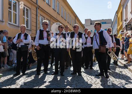 UHERSKE HRADISTE, REPUBBLICA CECA - Sep 27, 2021: Il popolo al festival del vino a Uherske Hradiste, Moravia meridionale. Foto Stock