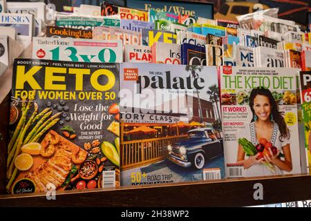 Barnes & Noble Booksellers sulla Fifth Avenue a New York City ha una grande selezione di prodotti, Stati Uniti Foto Stock