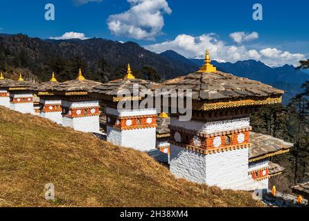 108 Cortens memoriale del passo di Dochula a Thimphu, Bhutan Foto Stock