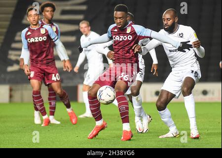 Lamare Bogarde (36 Aston Villa ) controlla la palla durante la partita EFL Pappa Johns Trophy Southern Group Cl tra Milton Keynes Dons e Aston Villa U23 allo Stadio MK -Inghilterra. Kevin Hodgson/SPP Foto Stock