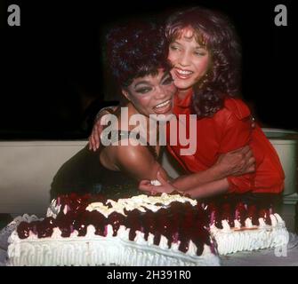 Eartha Kitt e la figlia Kit McDonald 1982 Foto di Adam Sculll/PHOTOlink Foto Stock