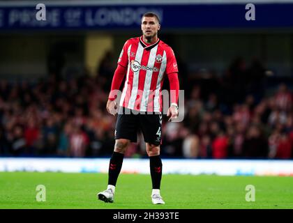 Stamford Bridge, Chelsea, Londra, Regno Unito. 26 ottobre 2021. Carabao Cup, Chelsea FC versus Southampton: Lyanco of Southampton Credit: Action Plus Sports/Alamy Live News Foto Stock