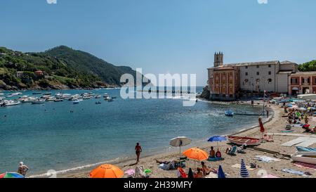 Veduta aerea della famosa spiaggia di Baia del silenzio a Sestri Levante Foto Stock