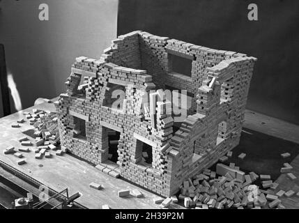 Forschung zu Ursachen von Erdbeben im Erdbebeninstitut a Potsdam, Deutschland 1930 Jahre. Ricerca per le ragioni dei terremoti presso l'istituto del terremoto a Potsdam, Germania 1930. Foto Stock