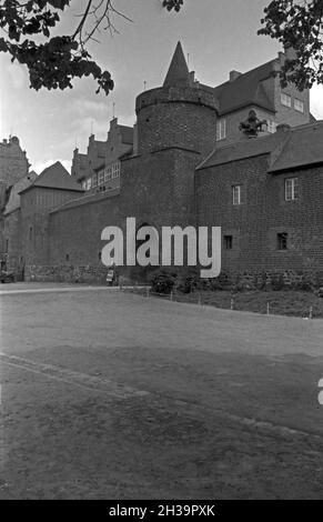 Spaziergang urch Cottbus, hier die alte Stadtbefestigung, Deutschland 1930er Jahre. Facendo una passeggiata attraverso la città di Cottbus, Germania anni trenta. Foto Stock