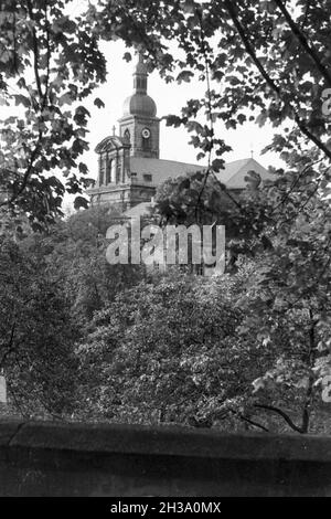 Kirche in einer Kleinstadt in Franken, Deutschland 1930er Jahre. Chiesa di una piccola città in Franconia, Germania 1930s. Foto Stock