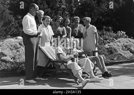 Familie auf Urlaub an der Ostsee, Deutschland 1930er Jahre. Vacanza per la famiglia inil Mar Baltico, Germania 1930s. Foto Stock