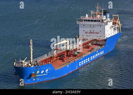 Asfalto / bitume Tanker NING HAI WAN passando il canale Kiel Foto Stock