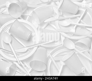 cucchiaio per posate in plastica forchetta coltello utensile riciclaggio tazza per piatti monouso Foto Stock