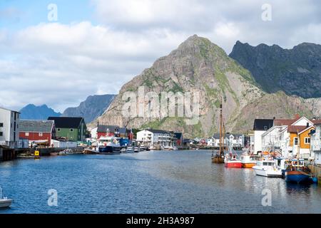 Henningsvær 20210814.The vecchio villaggio di pescatori Henningsvaer è protetto. Foto: Terje Pedersen / NTB Foto Stock