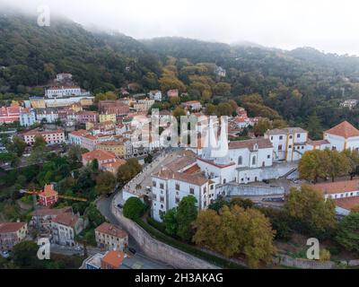 Sintra sopra il cielo nebuloso Foto Stock