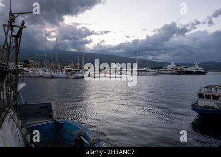 Riposto, Sicilia - 22 luglio 2021: Porto dell'Etna, Marina di Riposto, Porto dell'Etna Foto Stock