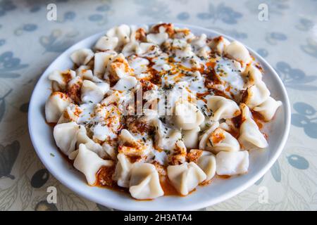 Piatto di gnocchi turchi manti. Foto Stock