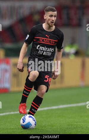 Milano, 26 ottobre 2021. Alexis Saelemaekers dell'AC Milan durante la serie A a a Giuseppe Meazza, Milano. Il credito d'immagine dovrebbe essere: Jonathan Moscrop / Sportimage Foto Stock