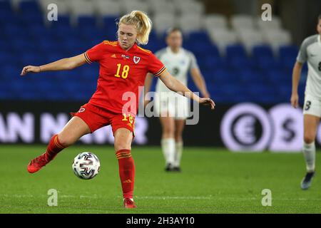 Cardiff, Regno Unito. 26 ottobre 2021. Ceri Olanda del Galles (18) in azione. Donne del Galles / donne dell'Estonia, FIFA Women's World Cup 2023, partita di qualificazione al Cardiff City Stadium di martedì 26 ottobre 2021. Solo per uso editoriale, pic by Andrew Orchard/Andrew Orchard sport photography/Alamy Live news Credit: Andrew Orchard sports photography/Alamy Live News Foto Stock