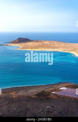 Vista dell'isola di la Graciosa da Lanzarote, Isole Canarie, Spagna. Foto Stock