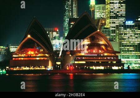 Australia. Nuovo Galles del Sud. Sydney. Teatro dell'Opera. Vista notturna. Foto Stock