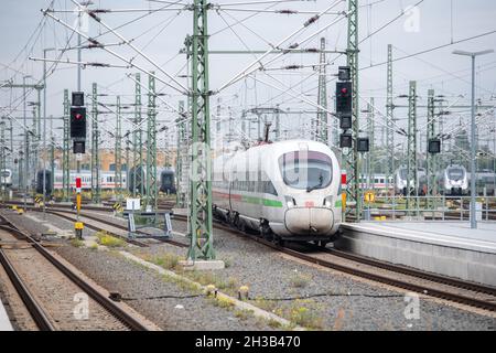 Lipsia, Germania. 29 settembre 2021. Un GHIACCIO arriva alla stazione centrale di Lipsia. Credit: Christophe Gateau/dpa/Alamy Live News Foto Stock