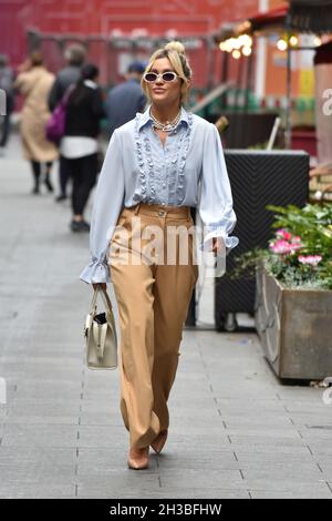 Londra, Regno Unito. 27 ottobre 2021. Ashley Roberts presso i Global radio Studios di Londra. (Foto di James Warren/SOPA Images/Sipa USA) Credit: Sipa USA/Alamy Live News Foto Stock