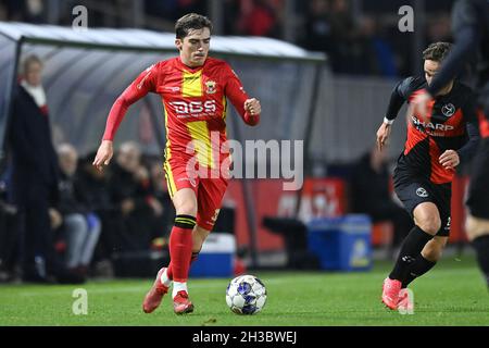 ALMERE, PAESI BASSI - OTTOBRE 27: Iñigo Cordova delle aquile Passi pure durante la partita olandese TOTO KNVB Cup tra Almere City e le aquile Passi pure allo stadio Yanmar il 27 Ottobre 2021 ad Almere, Paesi Bassi (Foto di Patrick Goosen/Orange Pictures) Foto Stock