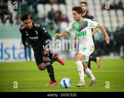 Torino, Italia. 27 ottobre 2021. Maxime Lopez di US Sassuolo durante la Serie Italiana Una partita di calcio tra Juventus FC e US Sassuolo il 27 ottobre 2021 allo stadio Allianz di Torino, Italia Credit: Independent Photo Agency/Alamy Live News Foto Stock