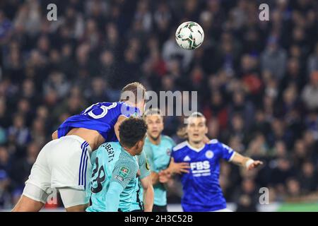 Leicester, Regno Unito. 27 ottobre 2021. Jannik Vestergaard #23 di Leicester City si dirige verso il traguardo a Leicester, Regno Unito, il 10/27/2021. (Foto di Mark Cosgrove/News Images/Sipa USA) Credit: Sipa USA/Alamy Live News Foto Stock