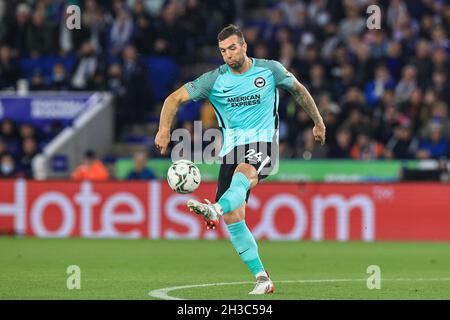 Leicester, Regno Unito. 27 ottobre 2021. Shane Duffy #24 di Brighton & Hove Albion libera la palla a Leicester, Regno Unito il 10/27/2021. (Foto di Mark Cosgrove/News Images/Sipa USA) Credit: Sipa USA/Alamy Live News Foto Stock