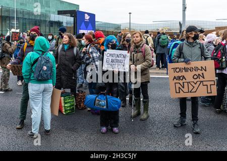 Elokapina o Rebellion di estinzione Finlandia manifestanti sul cambiamento climatico su Mannerheimintie durante la Syyskapina o la ribellione d'autunno a Helsinki, Finlandia Foto Stock