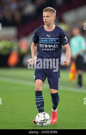 Londra, Regno Unito. 27 ottobre 2021. Oleksandr Zinchenko di Manchester City durante il round EFL della Coppa Carabao del 16 tra West Ham United e Manchester City al London Stadium, Queen Elizabeth Olympic Park, Londra, Inghilterra, il 27 ottobre 2021. Foto di Salvio Calabrese. Solo per uso editoriale, licenza richiesta per uso commerciale. Nessun utilizzo nelle scommesse, nei giochi o nelle pubblicazioni di un singolo club/campionato/giocatore. Credit: UK Sports Pics Ltd/Alamy Live News Foto Stock