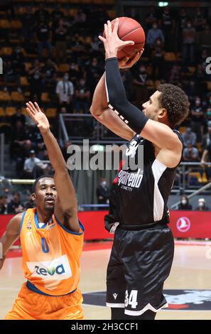 Kyle Weems (Segafredo Virtus Bologna)durante la partita del torneo di Eurocup Segafredo Virtus Bologna Vs. Ratiopharm Ulm al Paladozza - Bologna, 27 ottobre 2021 Foto Stock