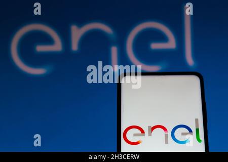 Brasile. 27 ottobre 2021. In questa foto è illustrato il logo Enel Spa visualizzato sullo smartphone. (Foto di Rafael Henrique/SOPA Images/Sipa USA) Credit: Sipa USA/Alamy Live News Foto Stock