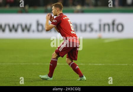 Gladbach, Germania. 27 ottobre 2021. Primo: 27.10.2021 Fuvublall: Calcio: DFB Pokal stagione 2021/2022 2° turno VFL Borussia mV? Nchengladbach, Gladbach Moenchengaldbach - Bayern Mv* nchen - Monaco, Muenchen Gesture, Joshua Kimmich, deluso, deluso Credit: dpa/Alamy Live News Foto Stock