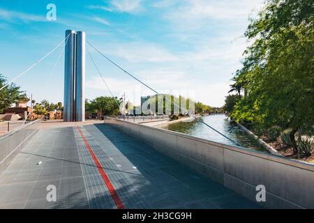 Il Ponte Soleri di Scottsdale, Arizona, progettato dall'artista e architetto Paolo Soleri Foto Stock