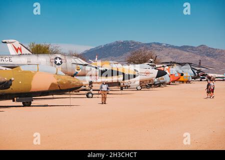 Una collezione di aerei a reazione ritirati al Pima Air & Space Museum, Arizona, USA Foto Stock