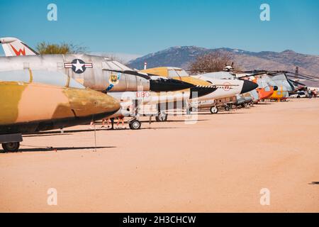 Una collezione di aerei a reazione ritirati al Pima Air & Space Museum, Arizona, USA Foto Stock