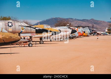 Una collezione di aerei a reazione ritirati al Pima Air & Space Museum, Arizona, USA Foto Stock