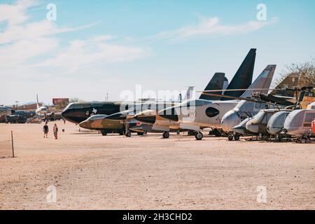 Una collezione di aerei a reazione ritirati al Pima Air & Space Museum, Arizona, USA Foto Stock