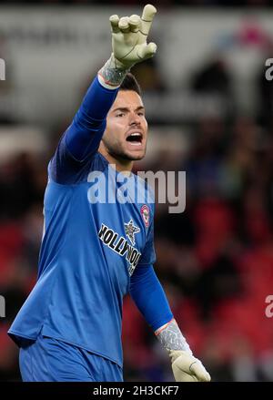 Stoke, Inghilterra, 27 ottobre 2021. ‡ndez di Brentford durante la partita della Carabao Cup allo stadio Bet365 di Stoke. Il credito d'immagine dovrebbe leggere: Andrew Yates / Sportimage Foto Stock