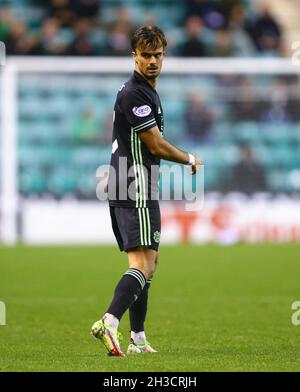 27 ottobre 2021; Easter Road, Edimburgo, Scozia; Scottish Premier League football, Hibernian versus Celtic; Joao Pedro Neves Filipe Jota di Celtic Foto Stock