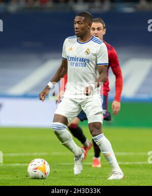 Madrid, Spagna. 27 ottobre 2021. Alaba durante la partita Liga tra Real Madrid e Osasuna a Santiago Bernabeu il 27 ottobre 2021 a Madrid, Spagna. (Foto di Moch Farabi Wardana/Pacific Press) Credit: Pacific Press Media Production Corp./Alamy Live News Foto Stock